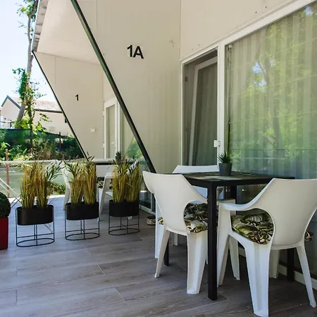 Albatross Breeze 100m From The