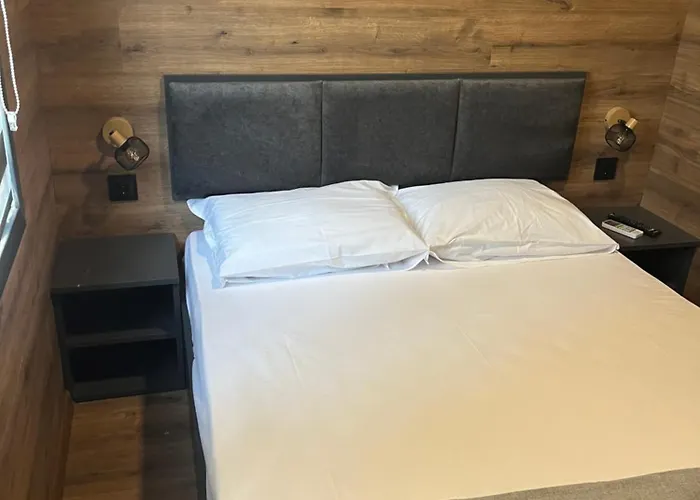 Albatross Breeze 100m From The