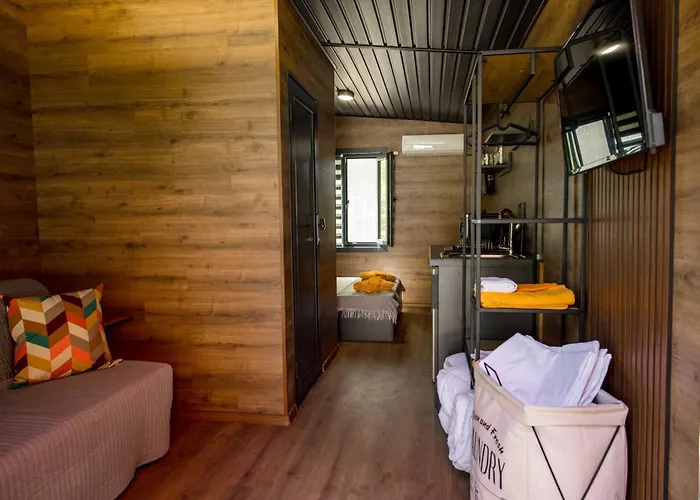 Albatross Breeze 100m From The مكان تخييم فارنا