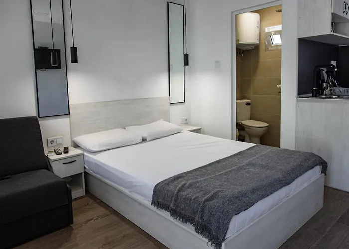 مكان تخييم Albatross Breeze 100m From The *