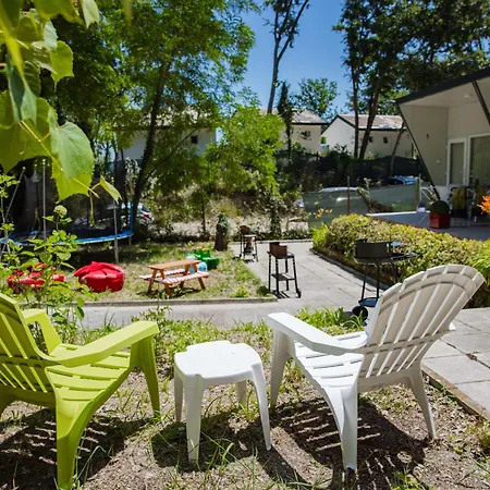 Kamp alanı Albatross Breeze 100m From The *